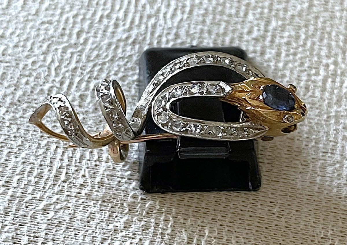BROCHE SERPENT OR JAUNE 18K - PAVAGE DE DIAMANTS- SAPHIR -YEUX DTS - XIX°-photo-2
