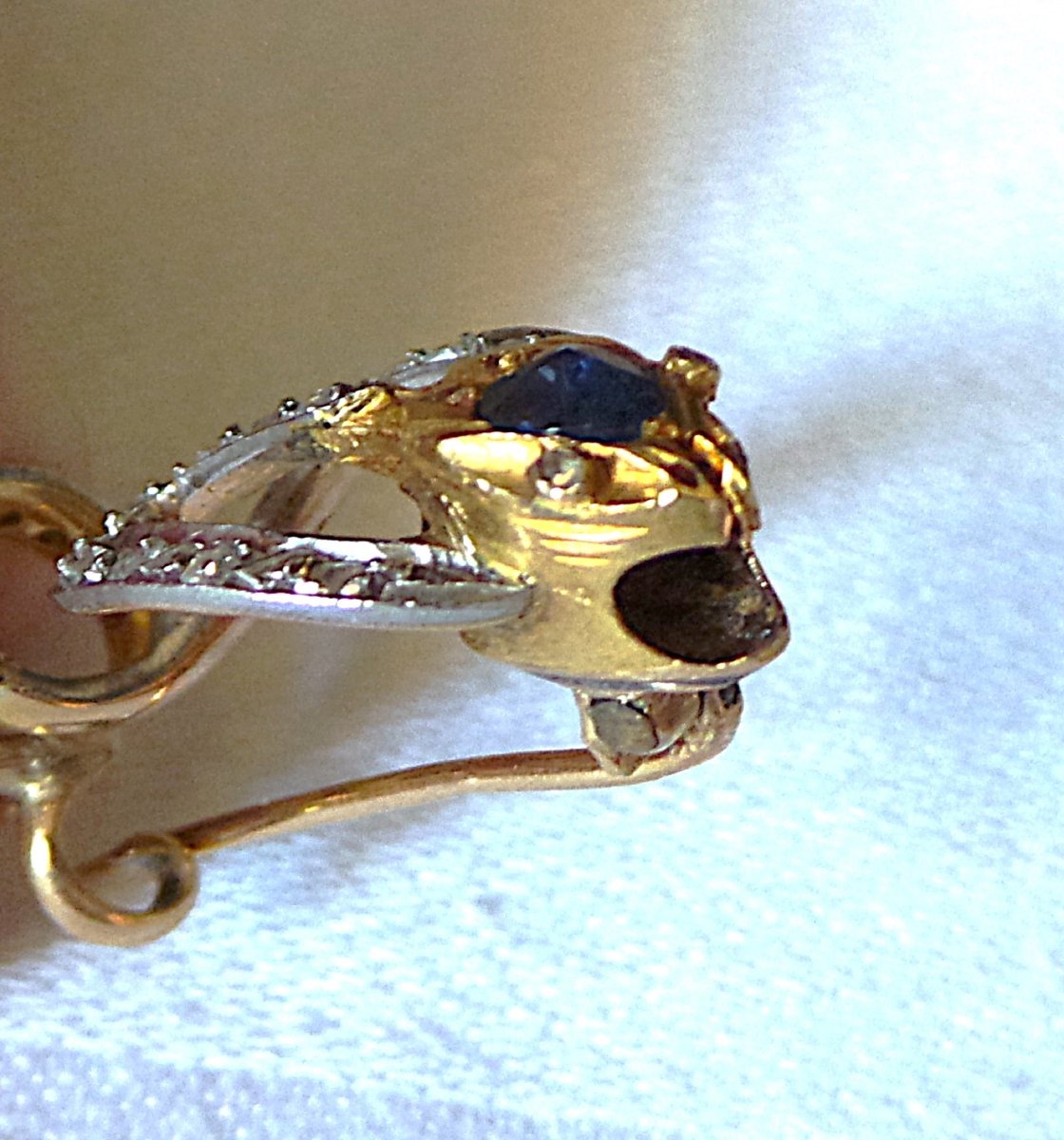BROCHE SERPENT OR JAUNE 18K - PAVAGE DE DIAMANTS- SAPHIR -YEUX DTS - XIX°-photo-3