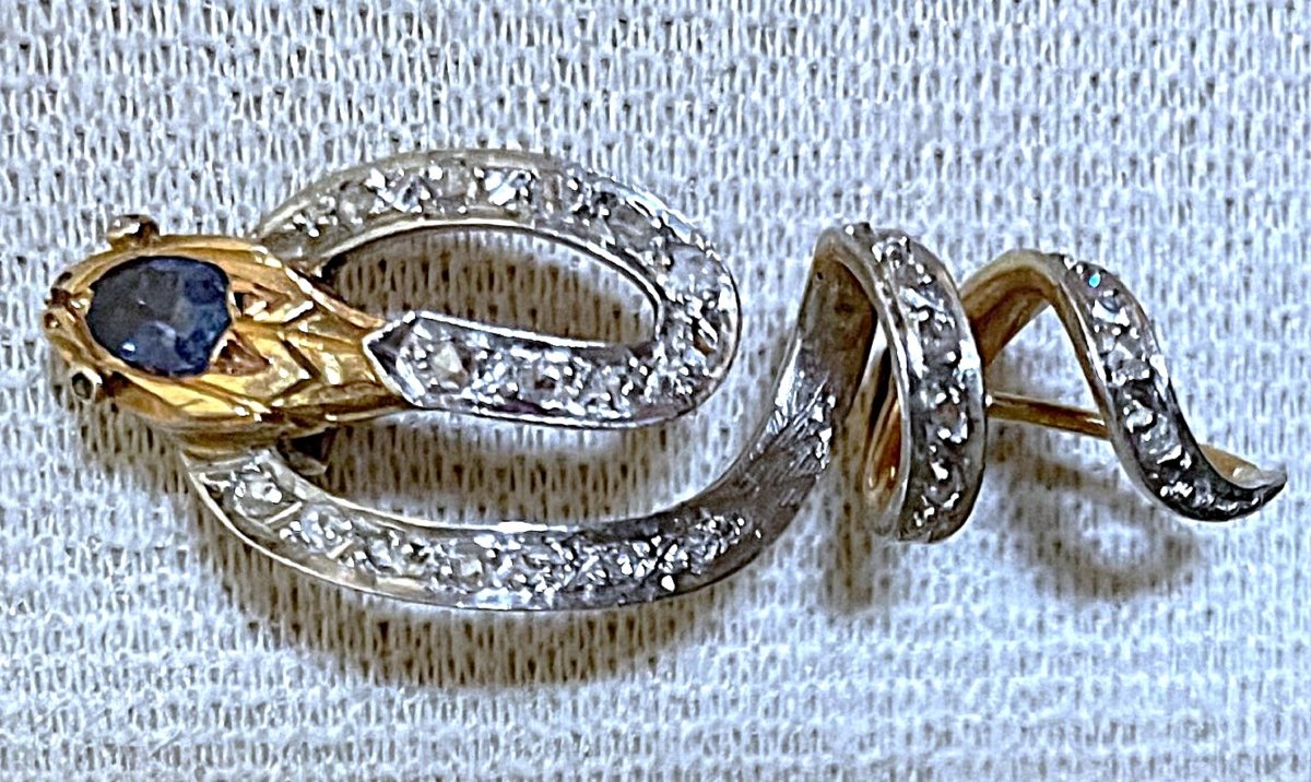 BROCHE SERPENT OR JAUNE 18K - PAVAGE DE DIAMANTS- SAPHIR -YEUX DTS - XIX°