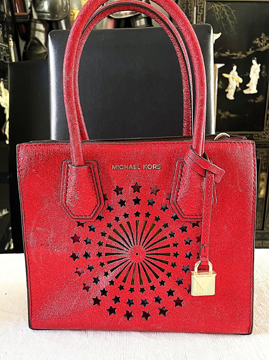 SAC " MICHAEL KORS " CUIR ROUGE PAILLETE A SYSTEME ECLAIRANT - XX°