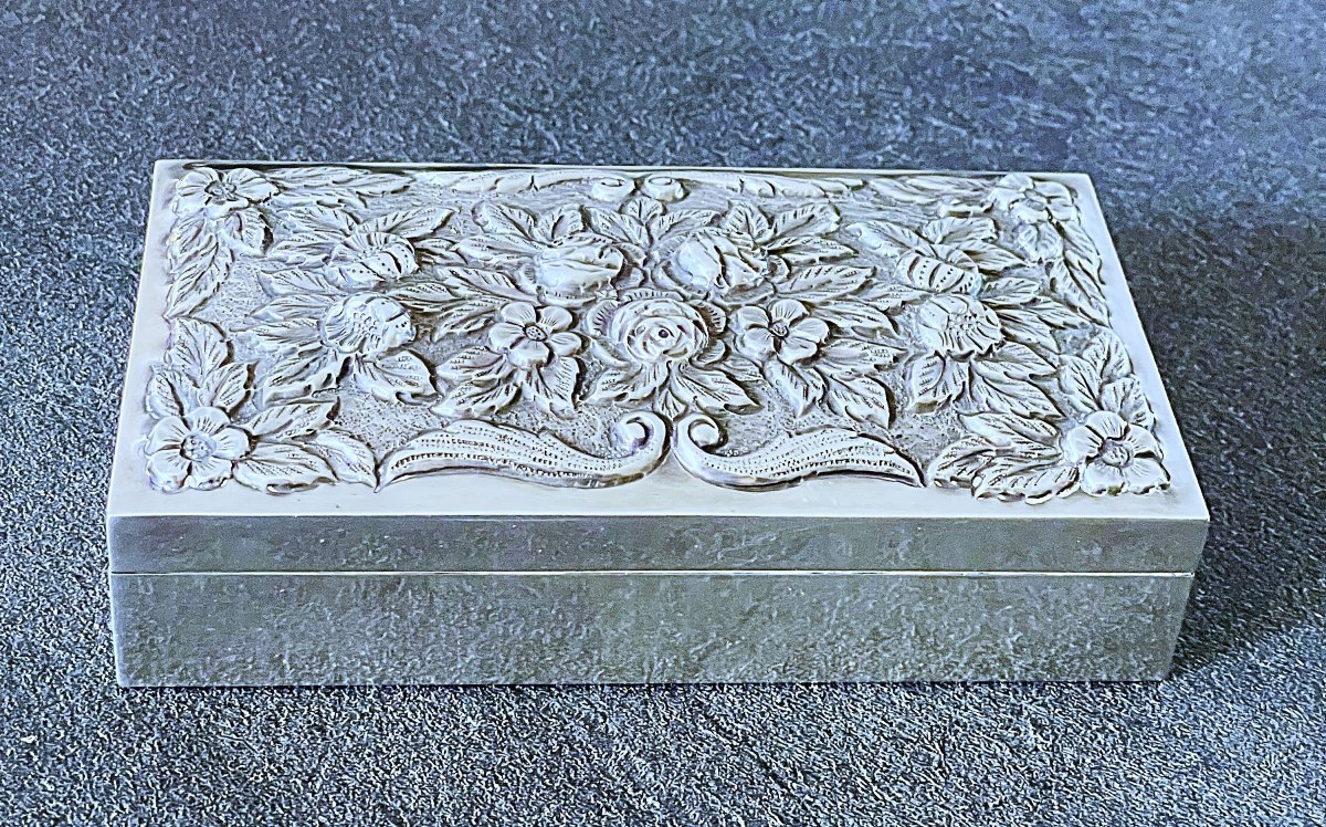 Rectangular Silver Box With Floral Decoration - 19th–20th Centuries