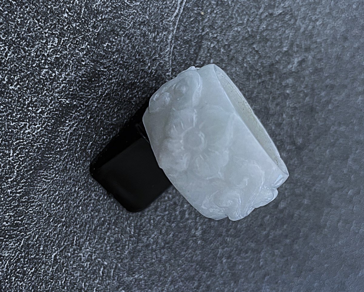 BAGUE SCULPTEE EN JADE DE 58,7 CTS- XX°-photo-2
