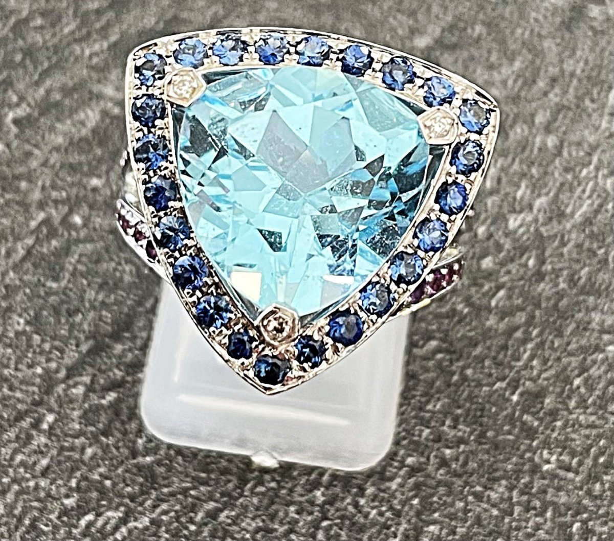 BAGUE MAUBOUSSIN " TELLEMENT SUBSTILE POUR TOI " OR 18K - AIGUE MARINE- SAPHIRS- DTS- AMETHYSTE-photo-3