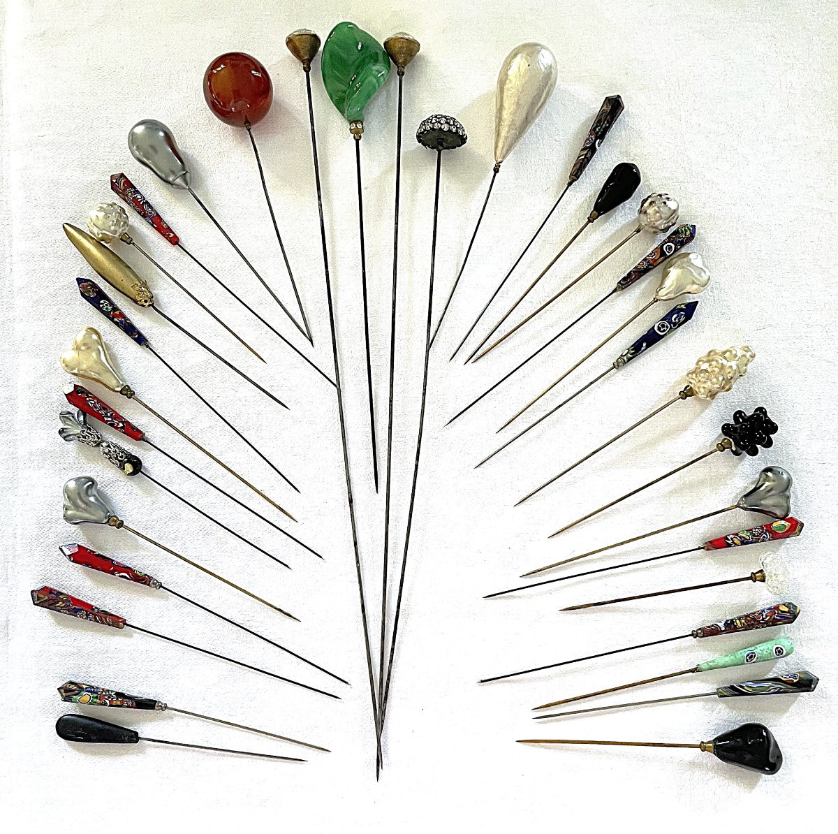 LOT DE 33 EPINGLES A CHAPEAU -DIVERSES FORMES - XIX°-XX°