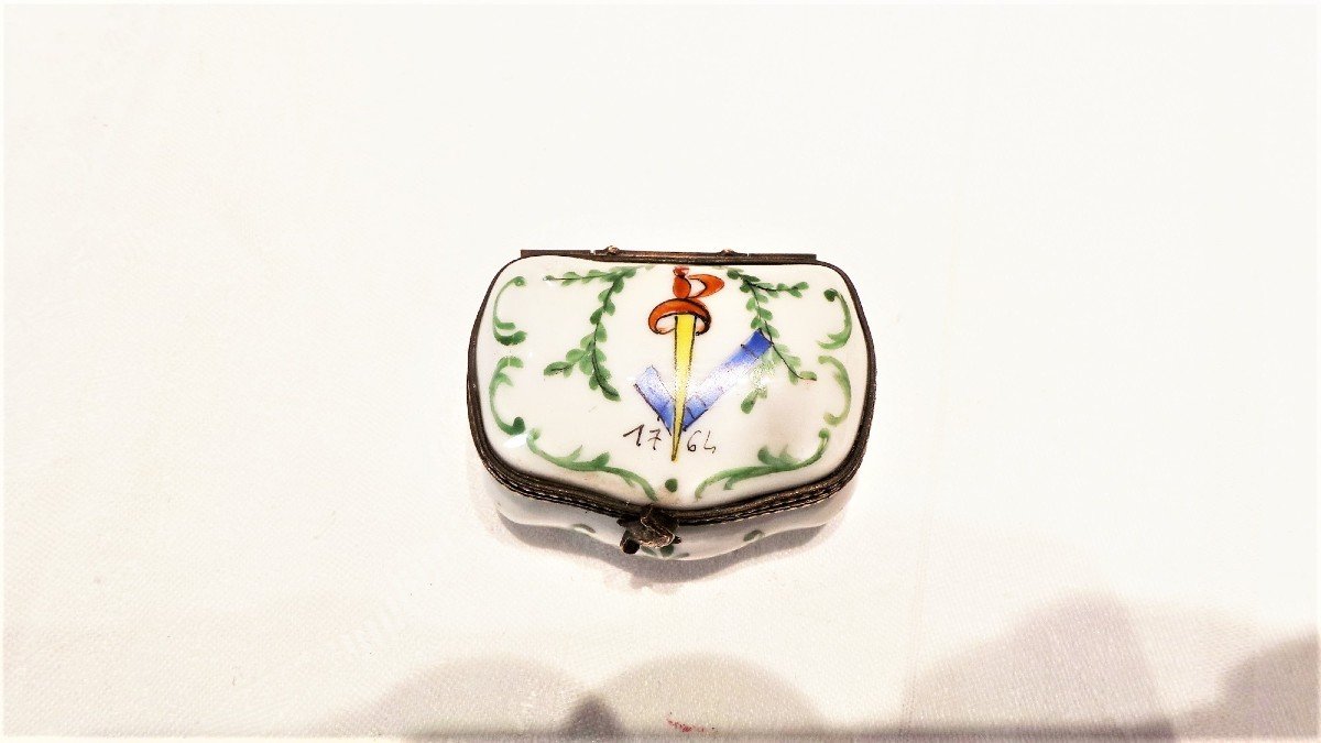 Masonic Box In Porcelain - XIX °