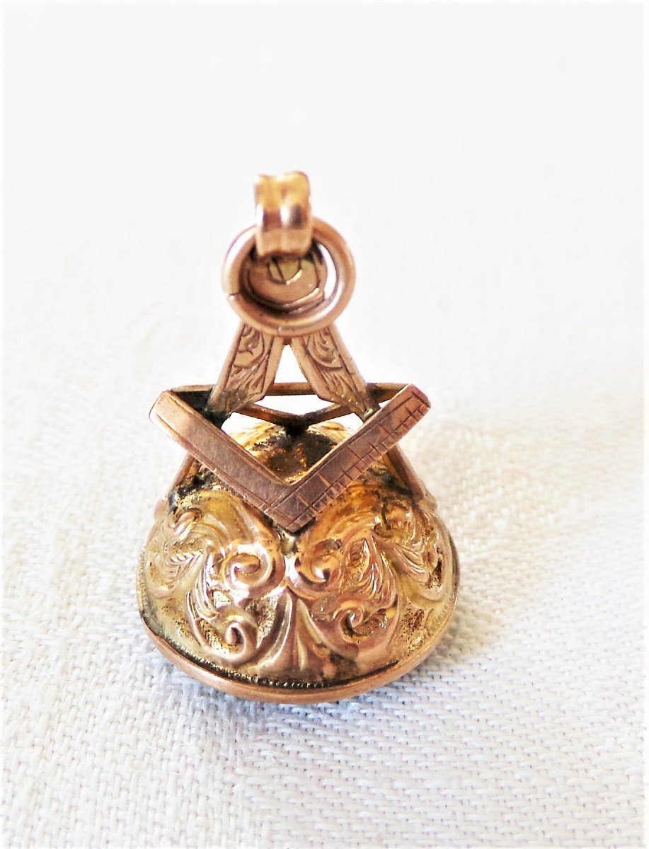 CACHET A CIRE PENDENTIF A SYMBOLE MACONNIQUE  - XIX° 