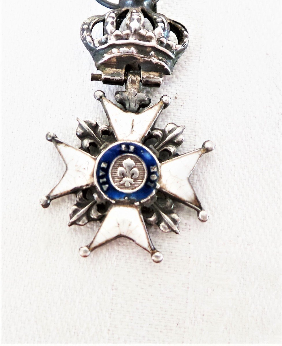 Medaille Croix De l'Ordre Du Lys 