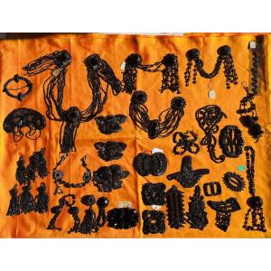 LOT DE 35 PIECES D APPLICATIONS EN PIERRES DE JAIS - 1900 - 1930