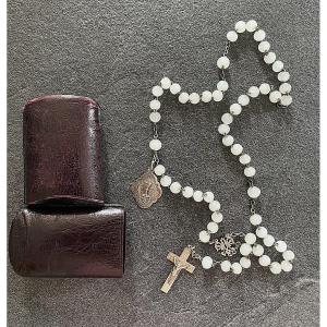 GRAND CHAPELET EN PERLE BLANCHE & MEDAILLE - 1899 - XIX° - DANS SON ETUI DE VOYAGE
