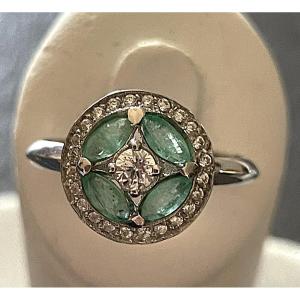 9k Grey Gold Ring - Round Setting - Green Stone - 20th Century