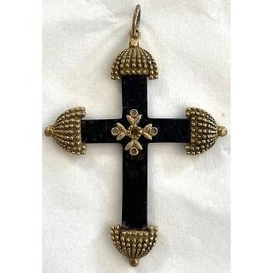PENDENTIF MACONNIQUE - CROIX A DECOR DE RUCHES ET ABEILLES - XIX°
