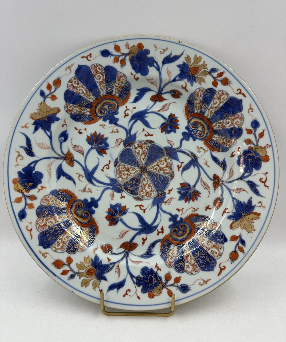 Très grand plat décor Imari porcelaine de Chine époque Kangxi