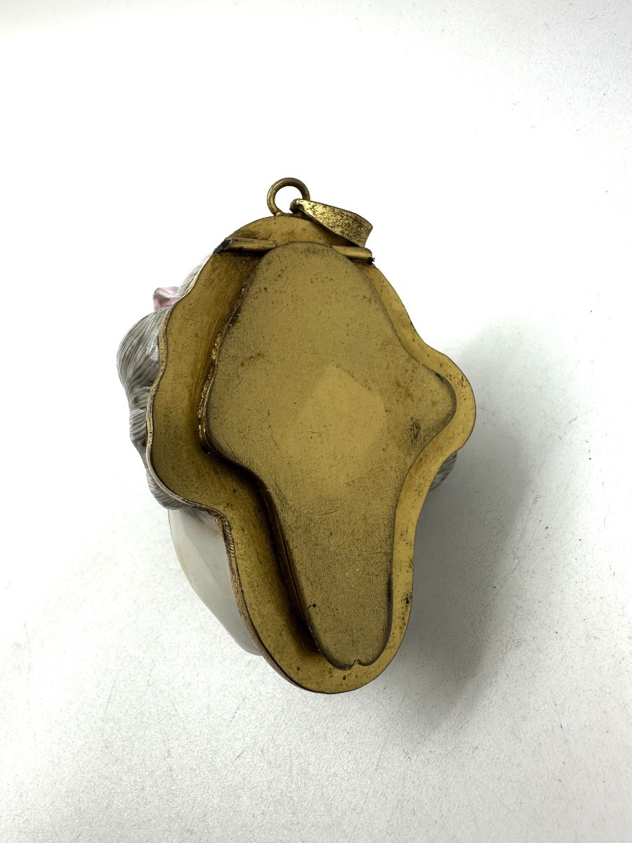 Pendentif Boîte en porcelaine ancienne femme masquée-photo-1