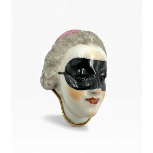 Pendentif Boîte en porcelaine ancienne femme masquée