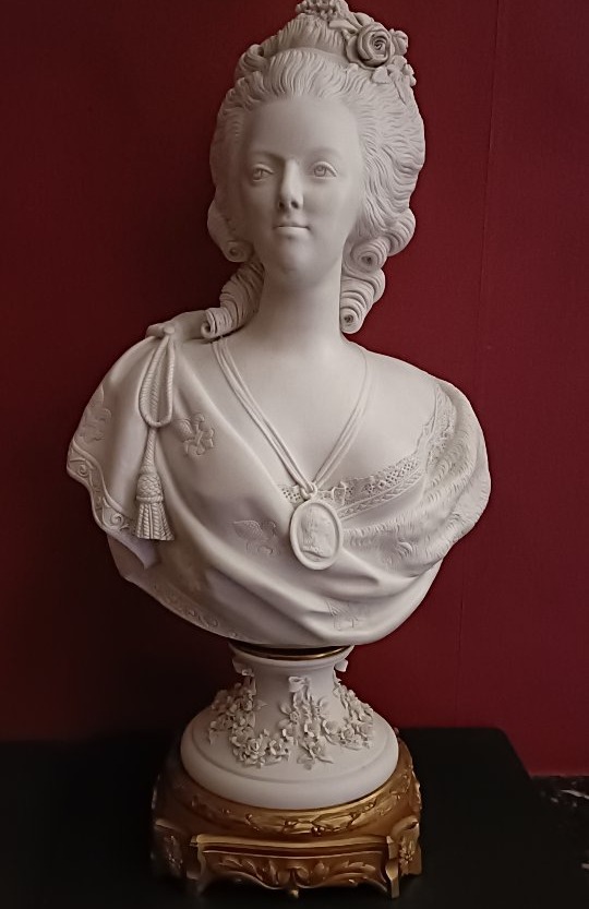 Buste Marie Antoinette biscuit et bronze doré XIXème
