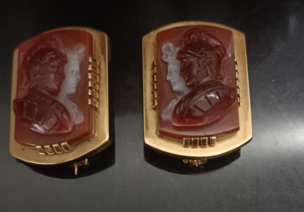 Pair Of Hardstone Cameos Set As Brooches, 19th Century