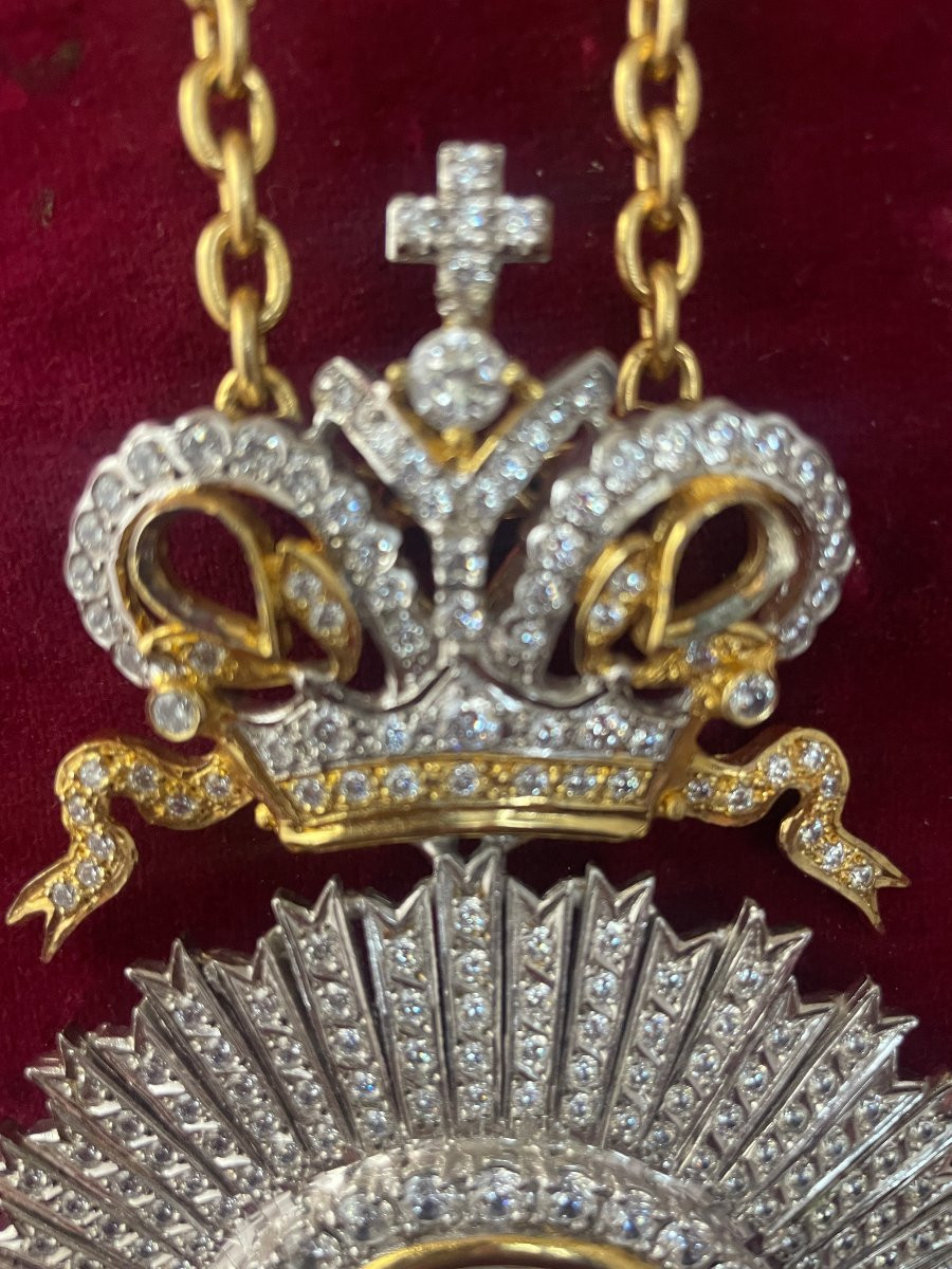 Encolpion Rhinestones And Painted Porcelain-photo-1