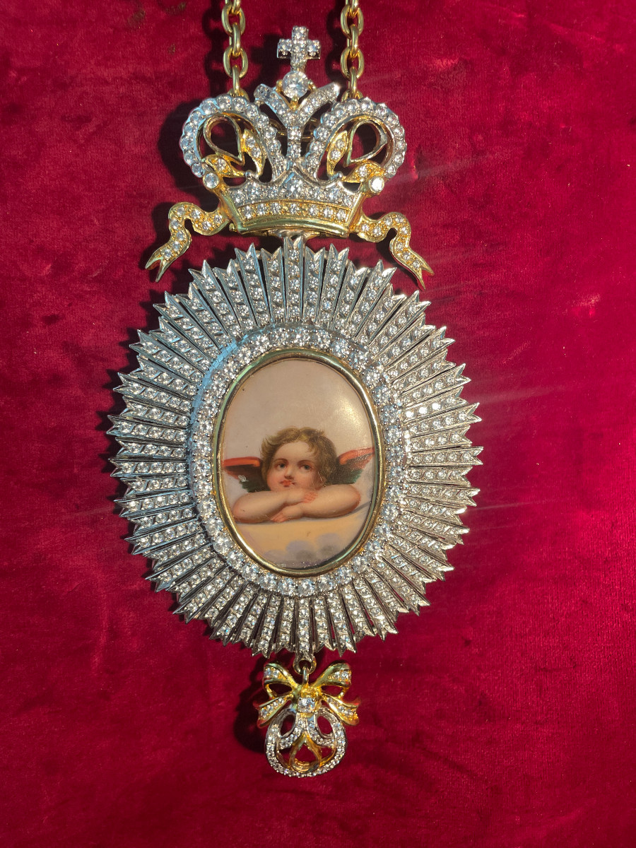 Encolpion Rhinestones And Painted Porcelain