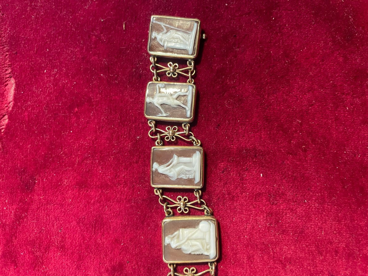 Gold Bracelet With Cameos On Agates-photo-2