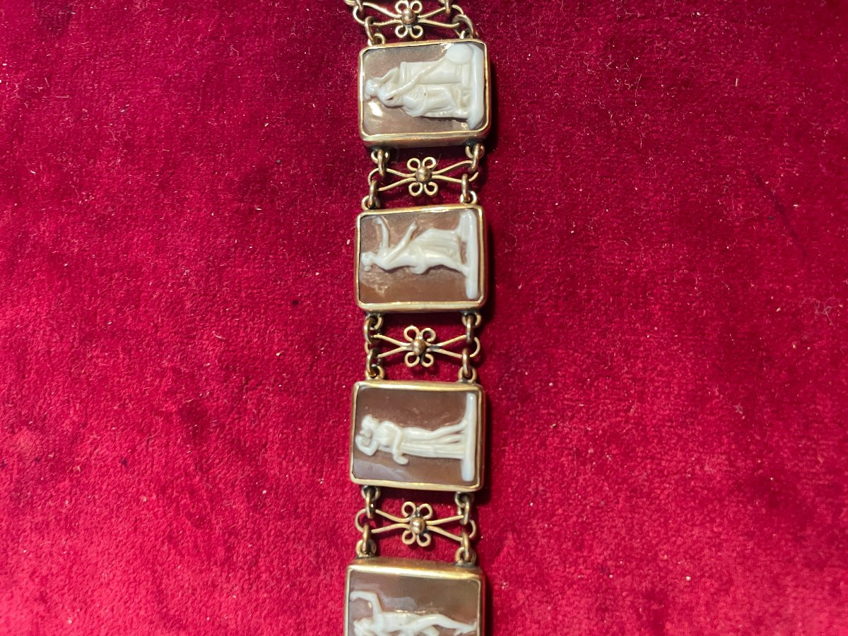 Gold Bracelet With Cameos On Agates-photo-3