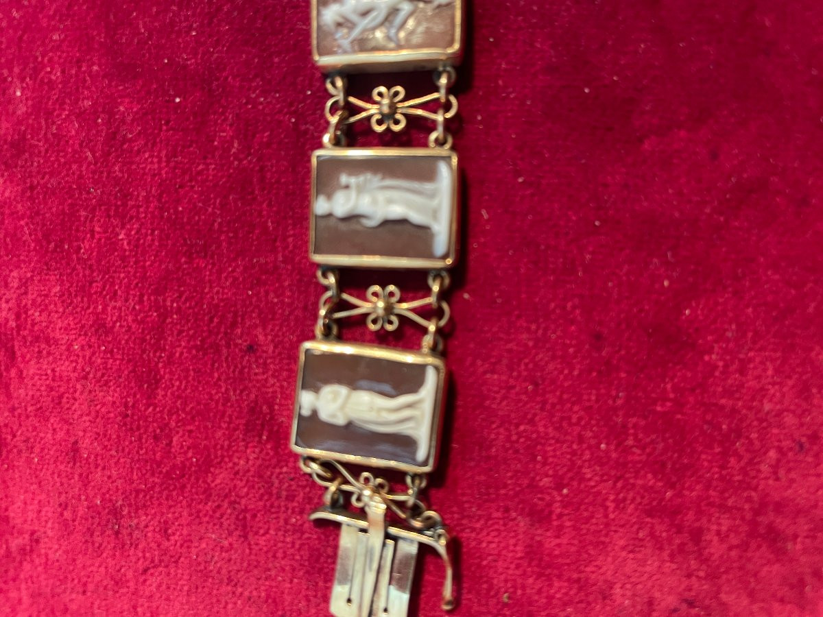 Gold Bracelet With Cameos On Agates-photo-4