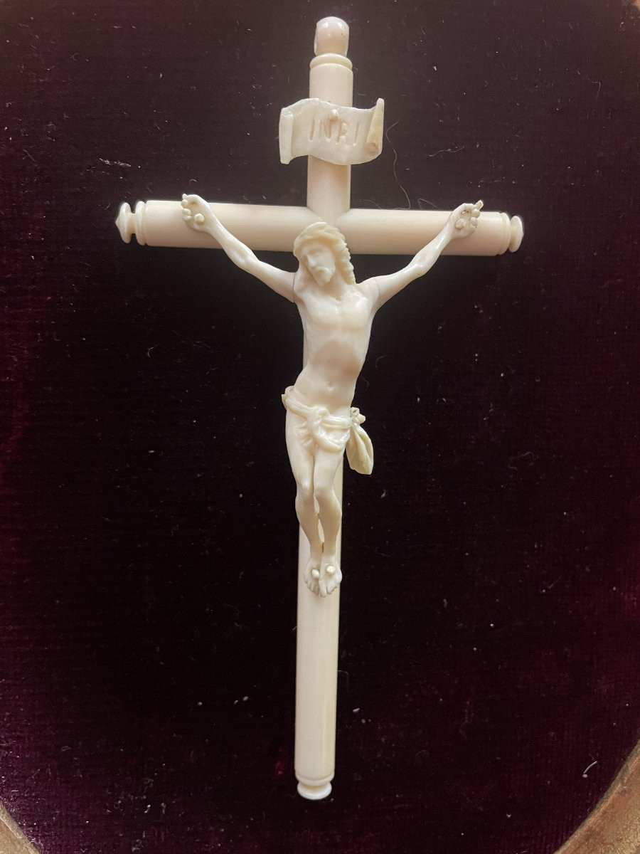 Crucifix In Gilded Wooden Frame-photo-3