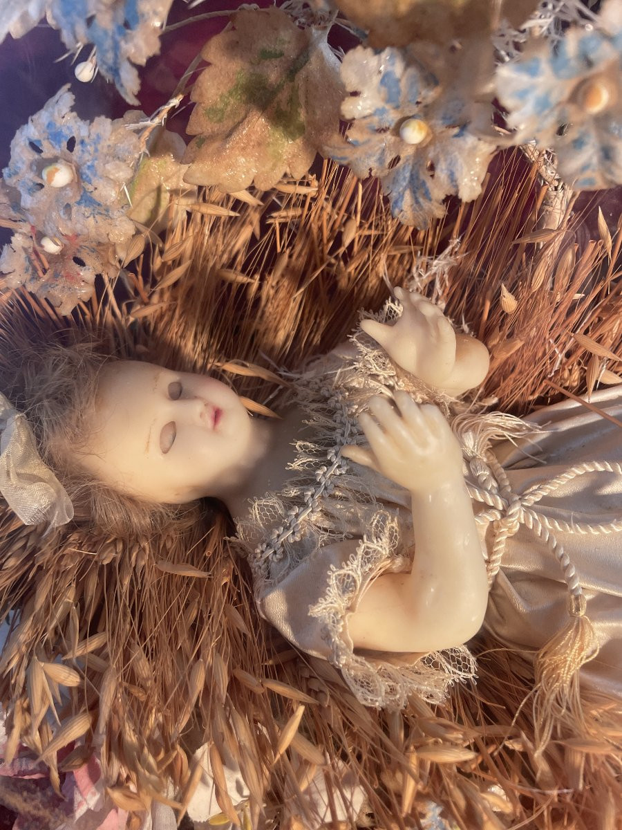 Animated Jesus In Wax Under A Dome-photo-2