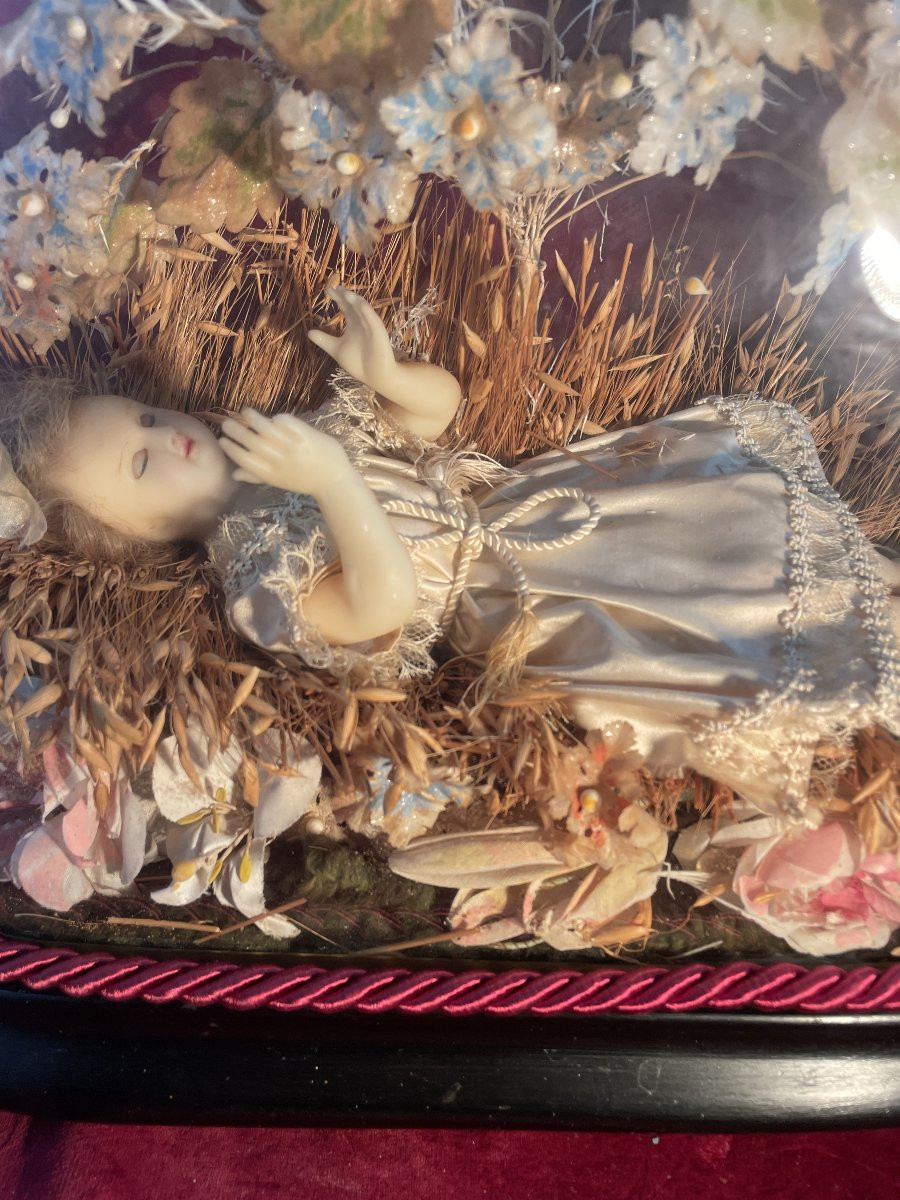 Animated Jesus In Wax Under A Dome-photo-4