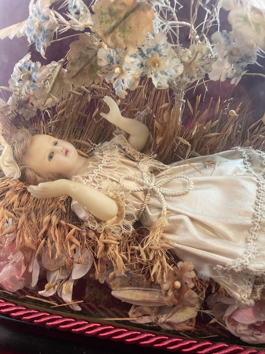 Animated Jesus In Wax Under A Dome-photo-4