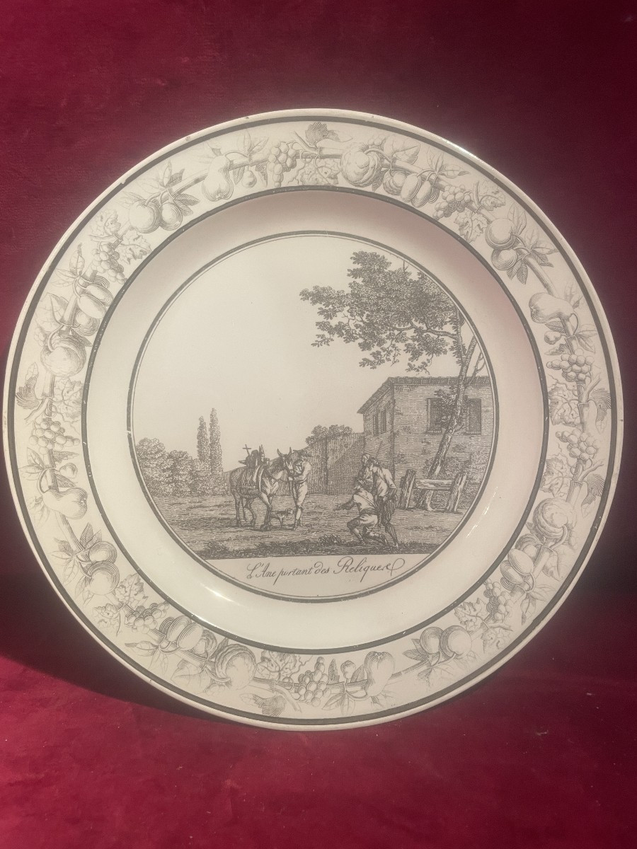 ASSIETTE CREIL ANE PORTANT DES RELIQUES