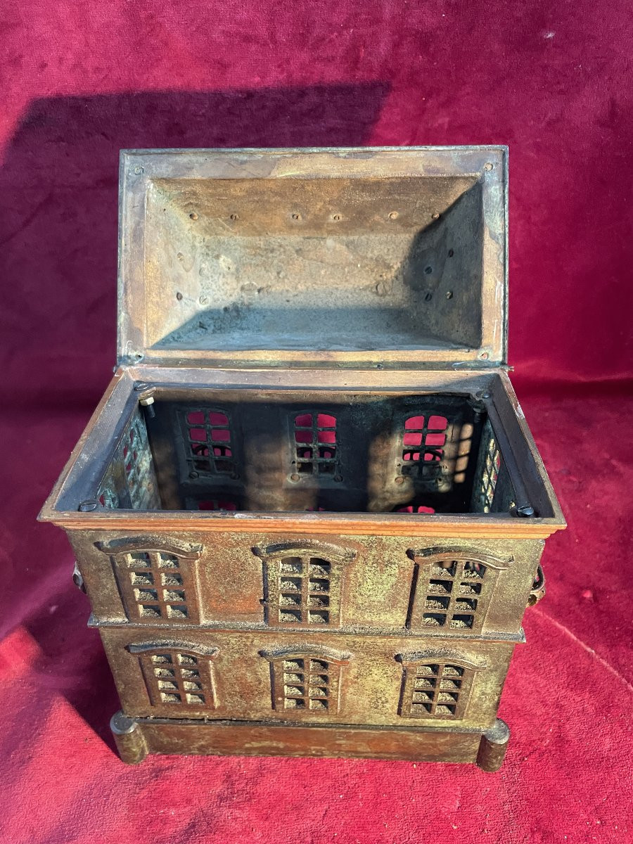 BOITE EN BRONZE EN FORME DE MAISON BOURGEOISE-photo-1