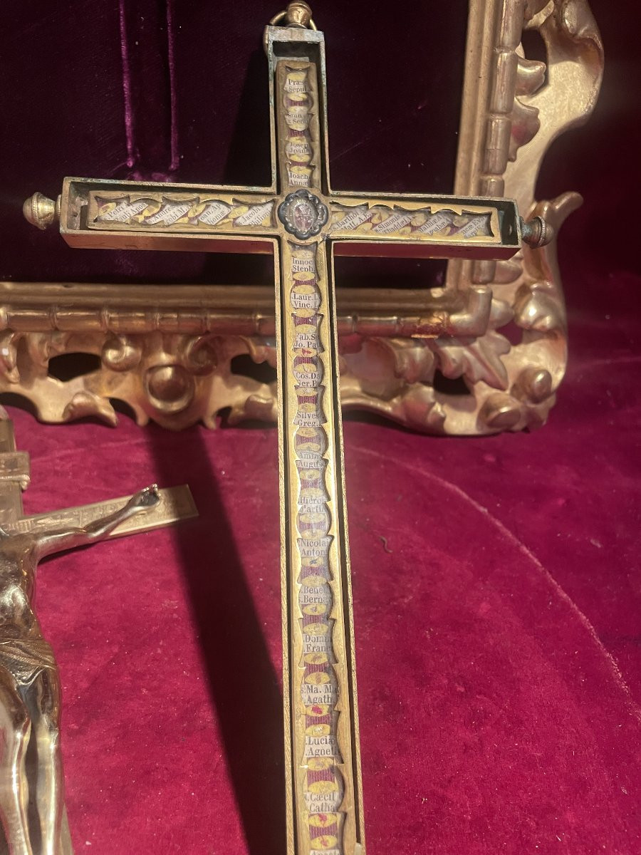 CROIX RELIQUAIRE BRONZE DORE DANS UN CADRE ITALIEN-photo-2
