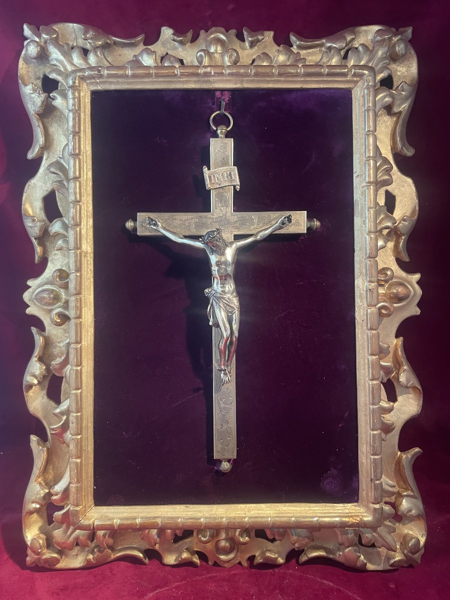 CROIX RELIQUAIRE BRONZE DORE DANS UN CADRE ITALIEN