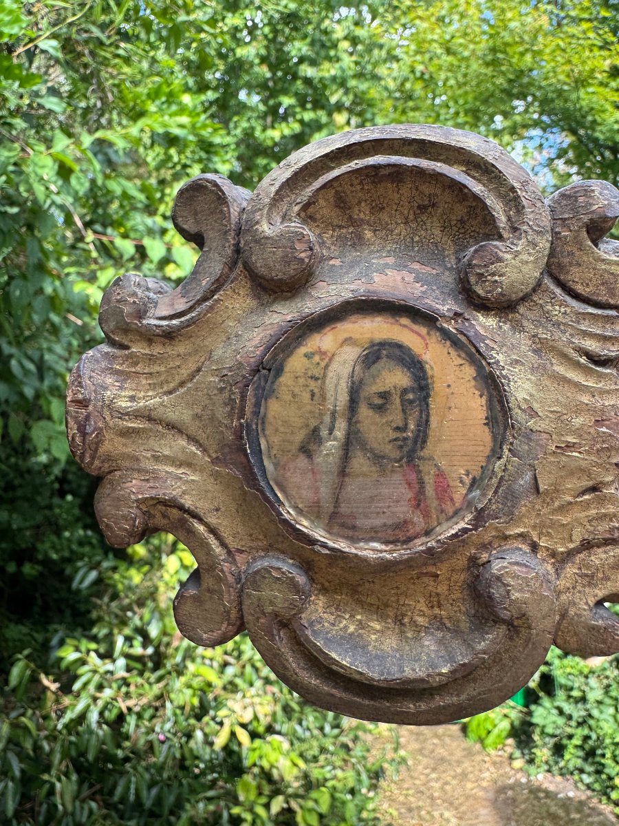 CROIX BOIS DORE GRAND MODELE AVEC VERRE EGLOMISE PEINTE SOUS VERRE 18 EME-photo-3