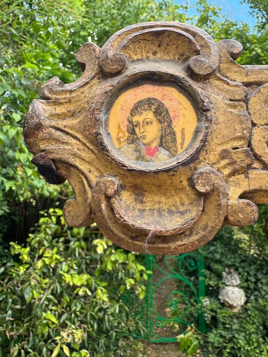 CROIX BOIS DORE GRAND MODELE AVEC VERRE EGLOMISE PEINTE SOUS VERRE 18 EME-photo-8