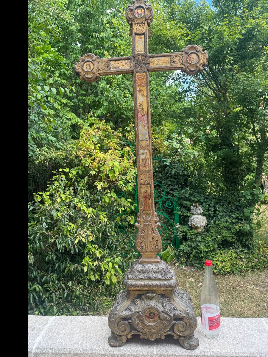 CROIX BOIS DORE GRAND MODELE AVEC VERRE EGLOMISE PEINTE SOUS VERRE 18 EME
