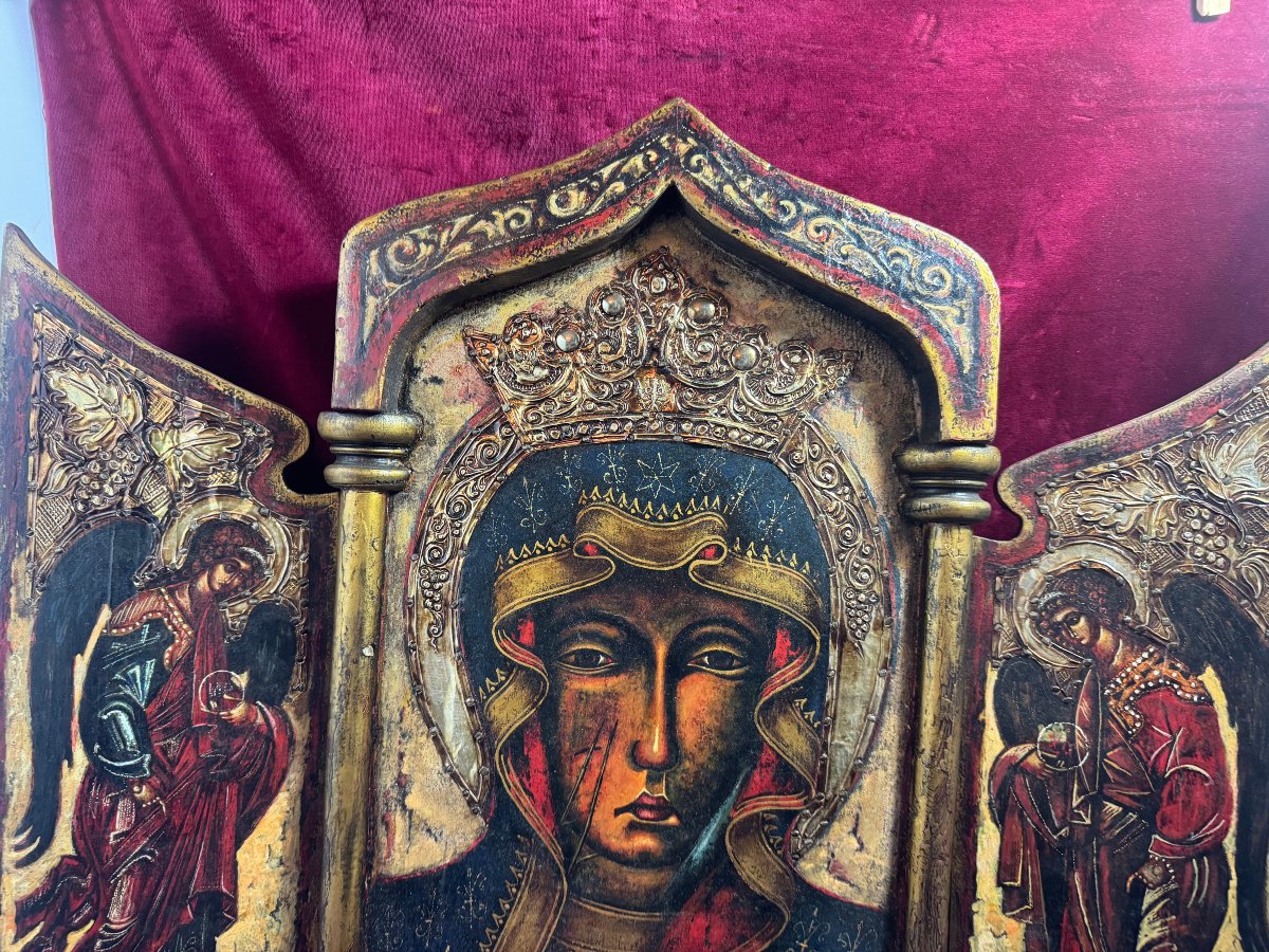 Painted Wooden Triptych: Queen Of Poland And Angels-photo-4