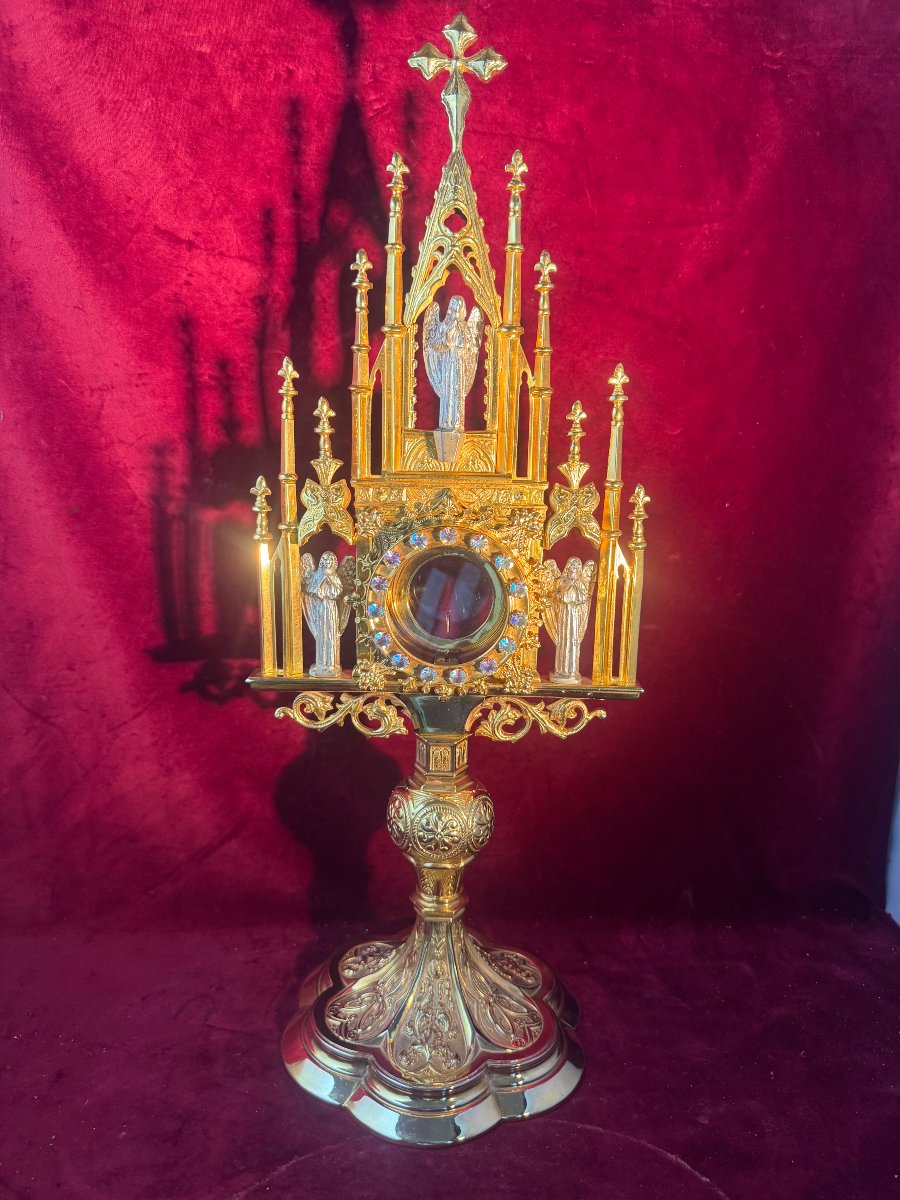 OSTENSOIR  LAITON DORE AVEC SA LUNULE NEO GOTHIQUE