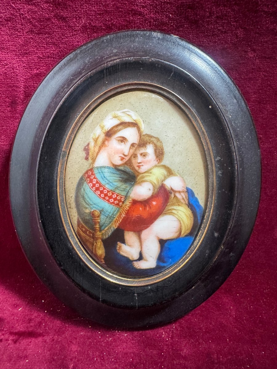 PORCELAINE PEINTE VIERGE A LA CHAISE RAPHAEL