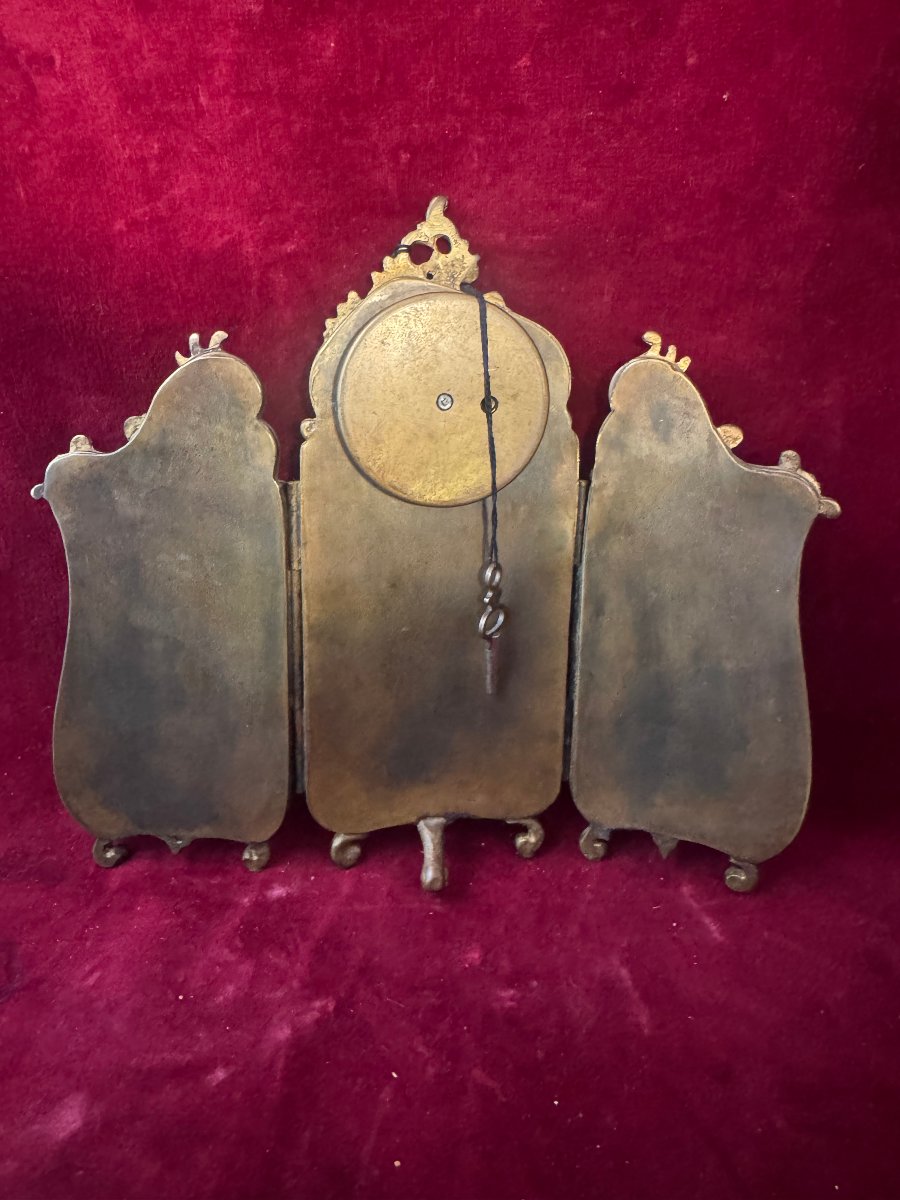 Bedside Triptych With A Clock And A Folding Screen -photo-2