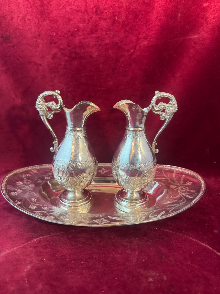 BURETTES EN ARGENT ET LEUR PLATEAU 