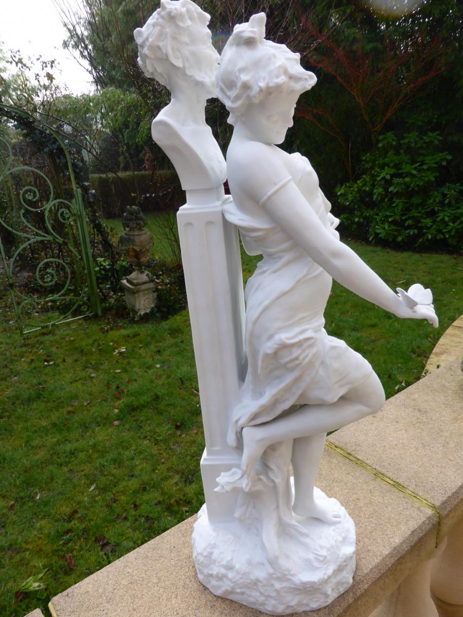 Sculpture En Biscuit Jeune Fille Et Terme-photo-1