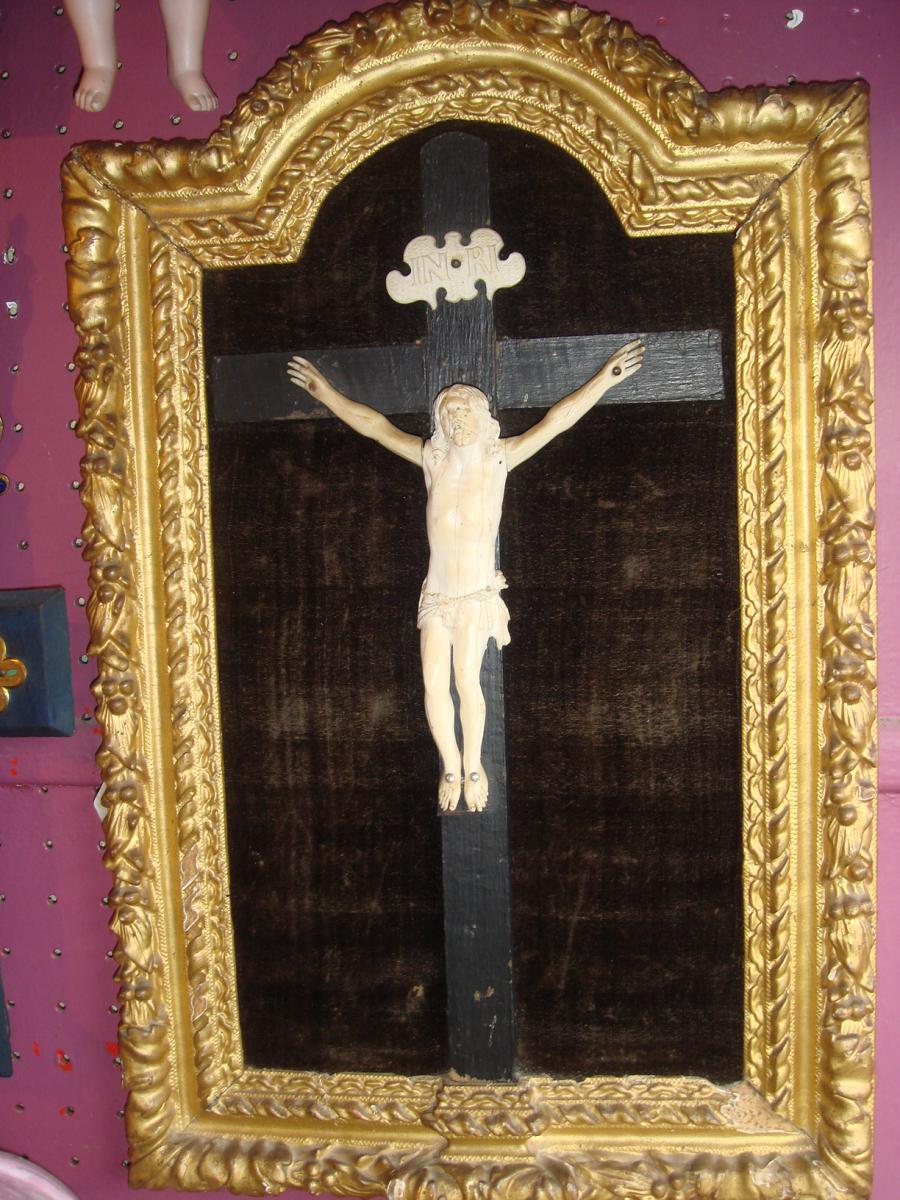 Christ In Ivory Wood Frame Dore XVIII Eme