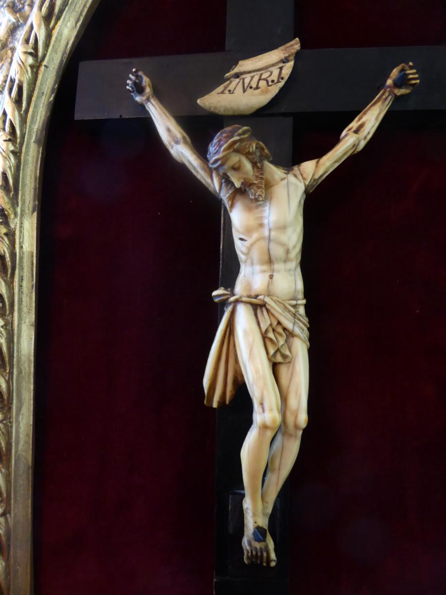 Crucifix En Ivoire Dans Cadre Dore-photo-2