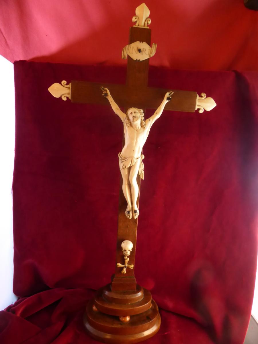 Christ D Altar In Rosewood And Ivory