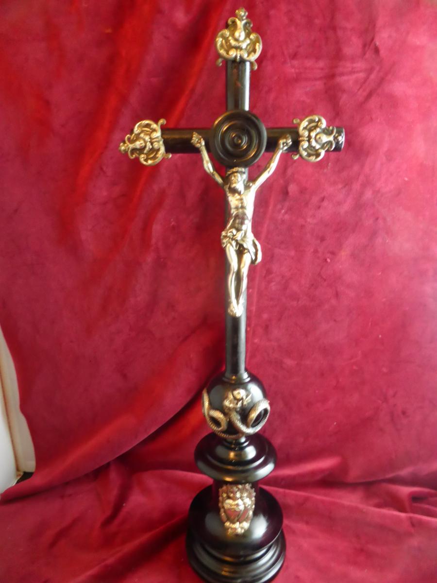 Crucifix Argent Et Bois Noirci
