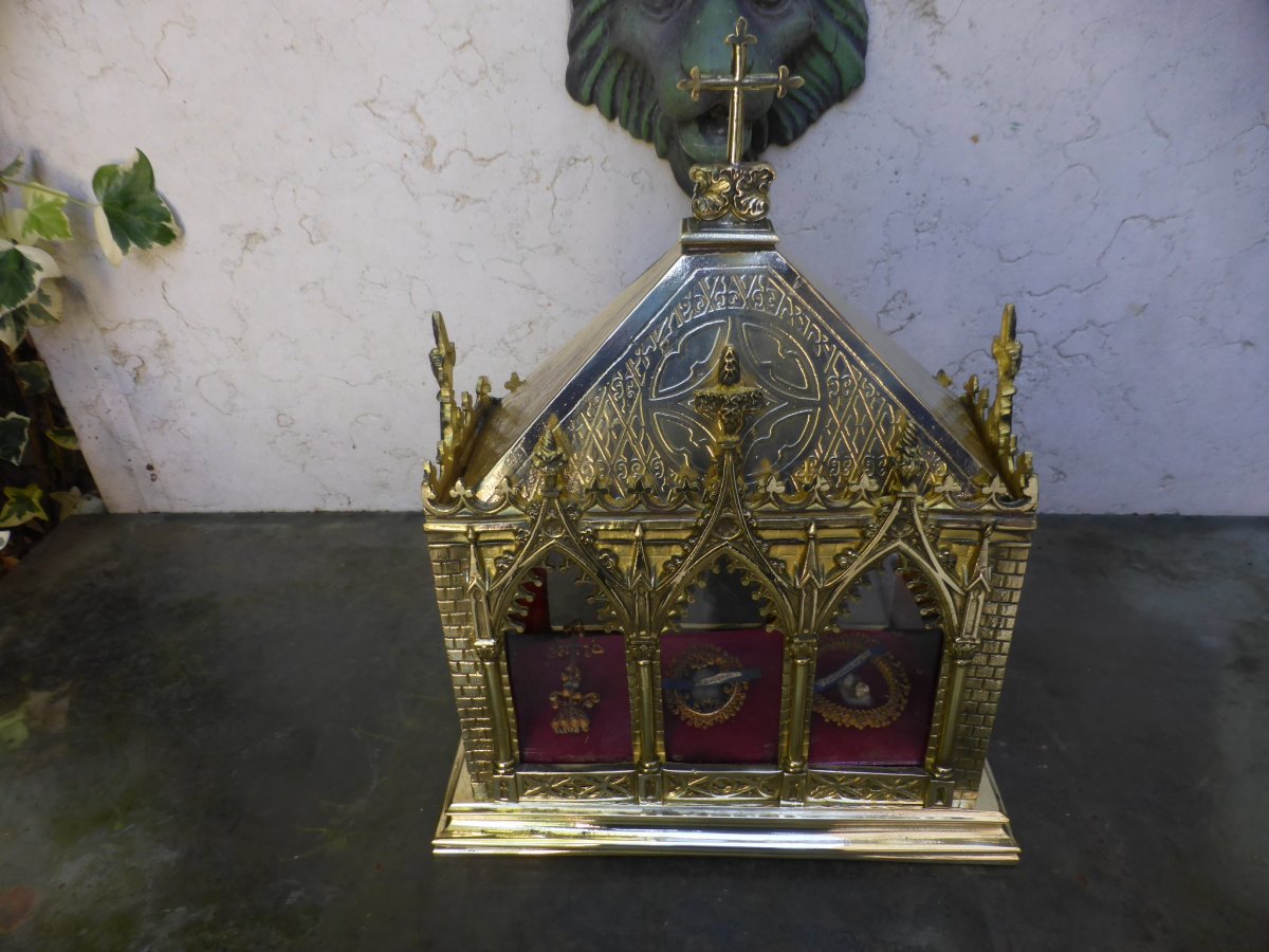 Chasse Reliquaire En Bronze Dore En Forme De Chapelle