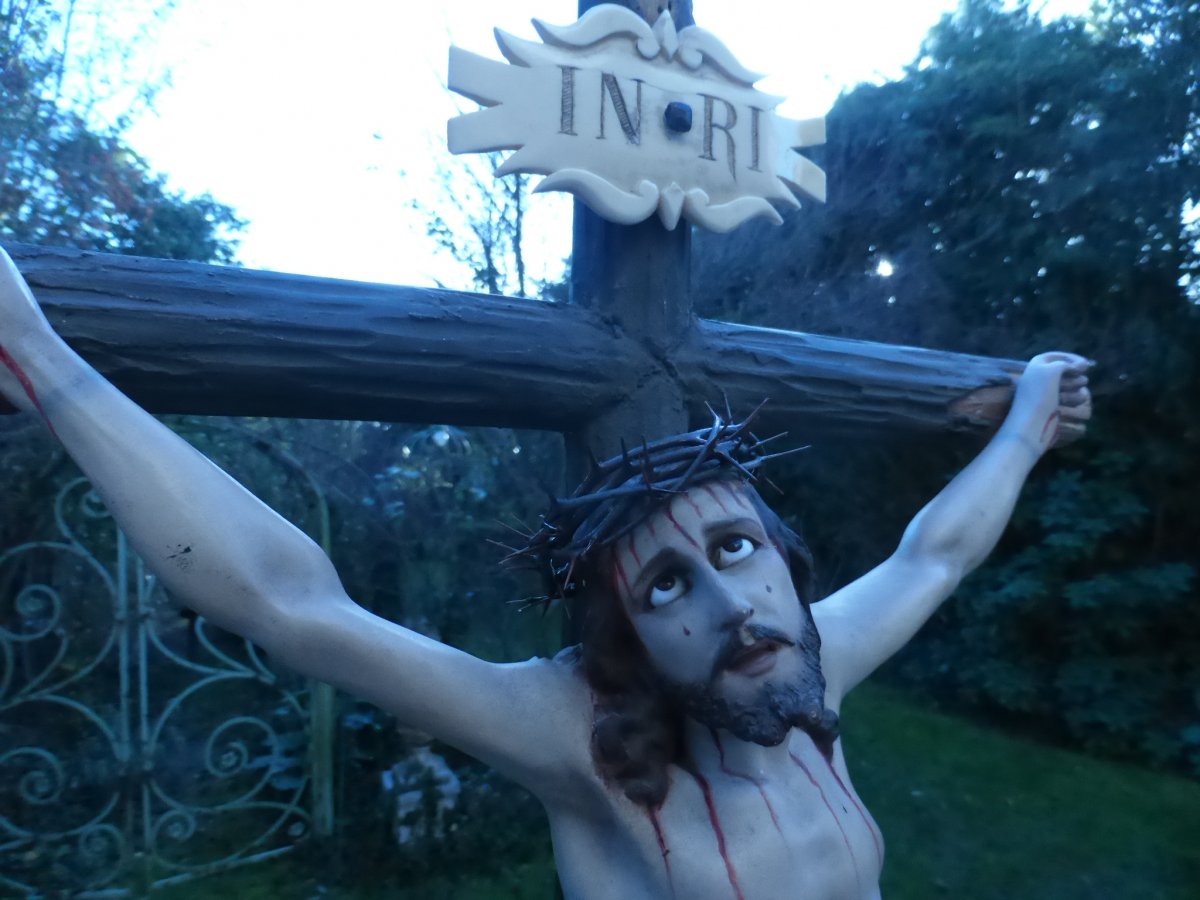 Glass Eyes Crucifix-photo-3