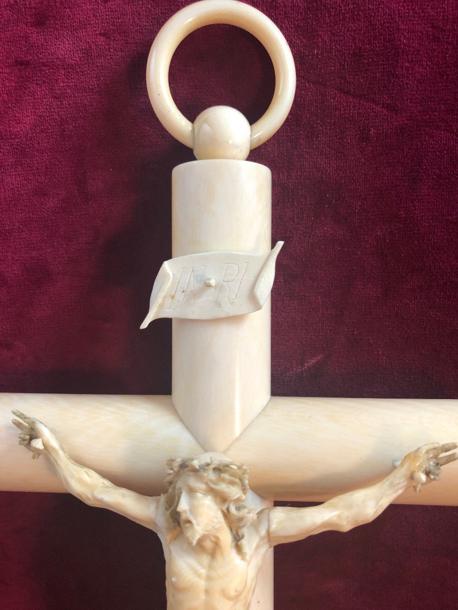 Benitier Crucifix In Ivory-photo-3