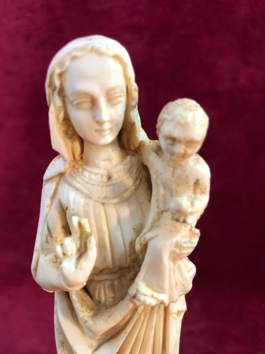 Virgin Al Child With Apple-photo-2